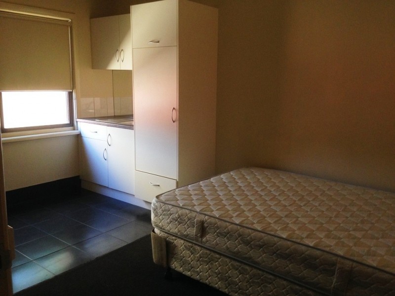 Room 9/31 Churchill Avenue, Flora Hill VIC 3550