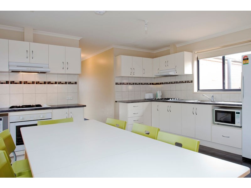 Room 6/31 Churchill Avenue, Flora Hill VIC 3550