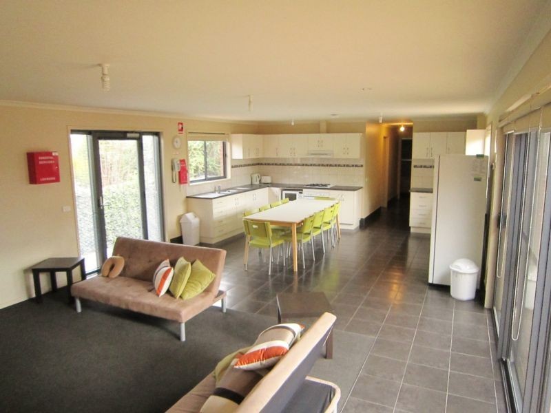 Room 6/31 Churchill Avenue, Flora Hill VIC 3550