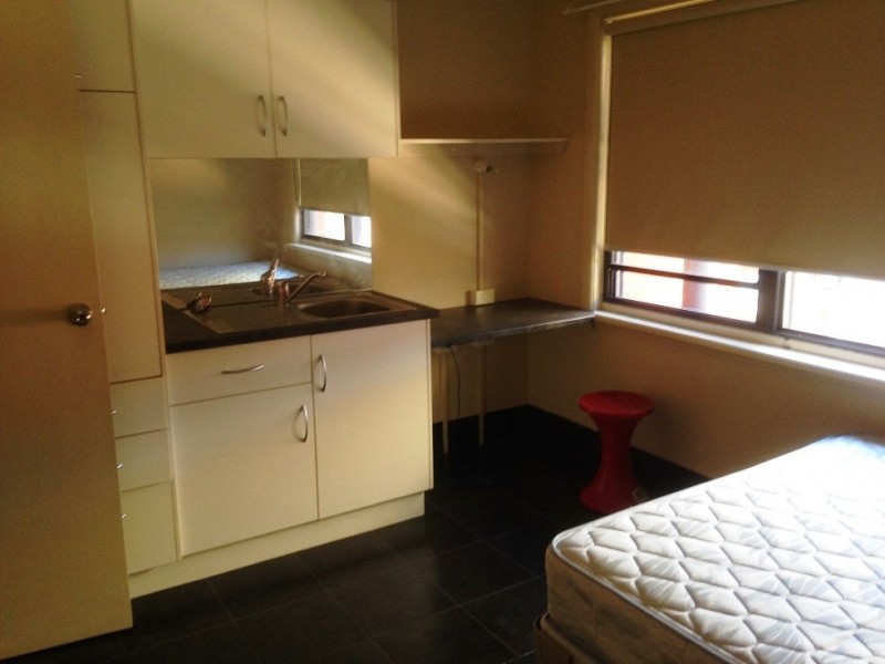 Room 6/31 Churchill Avenue, Flora Hill VIC 3550