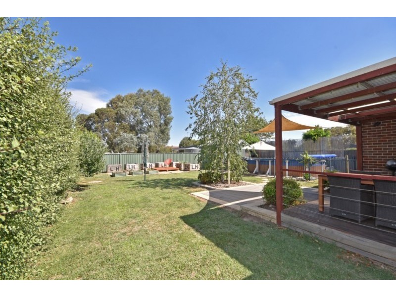 44 Brentwood Boulevard, Strathfieldsaye VIC 3551