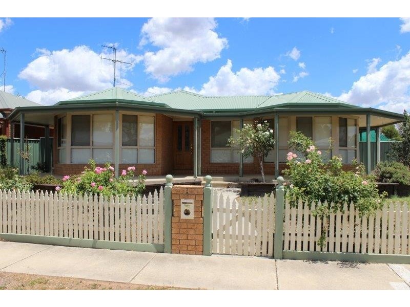 9 Elvey Drive, Kangaroo Flat VIC 3555