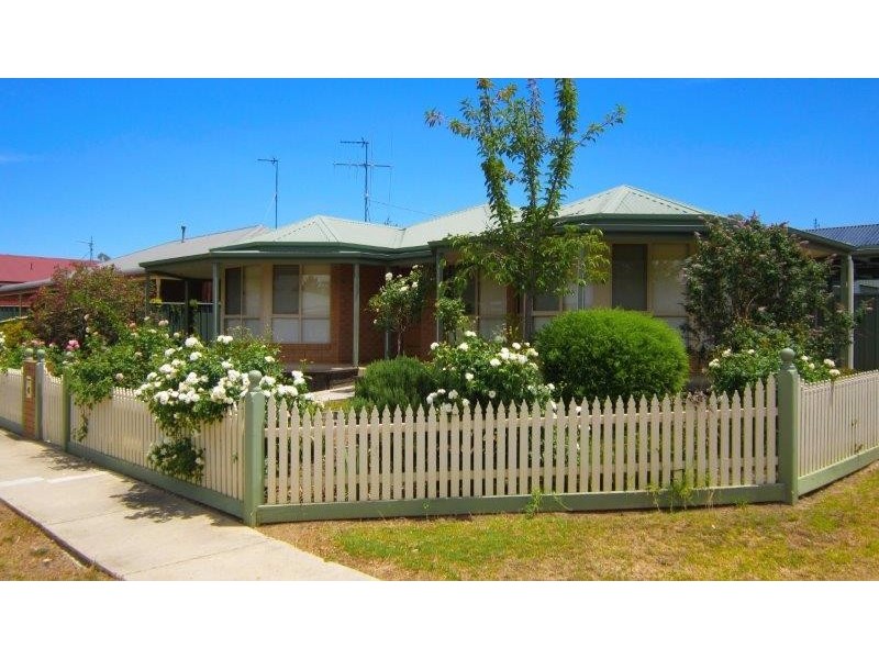 9 Elvey Drive, Kangaroo Flat VIC 3555