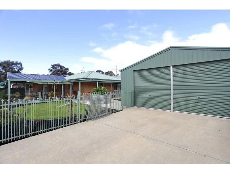 9 Elvey Drive, Kangaroo Flat VIC 3555