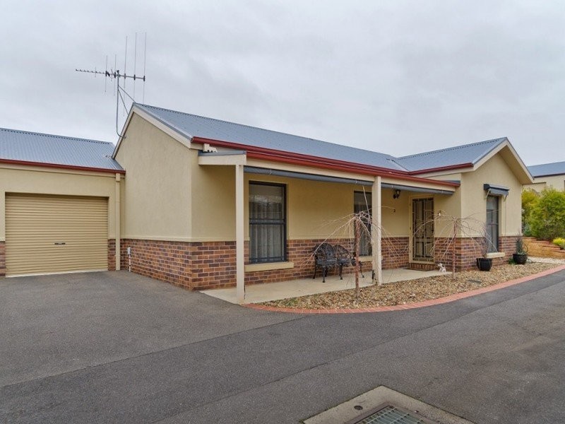 Unit 2/3 Maldon Road, Castlemaine VIC 3450