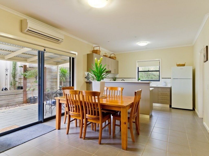 Unit 2/3 Maldon Road, Castlemaine VIC 3450