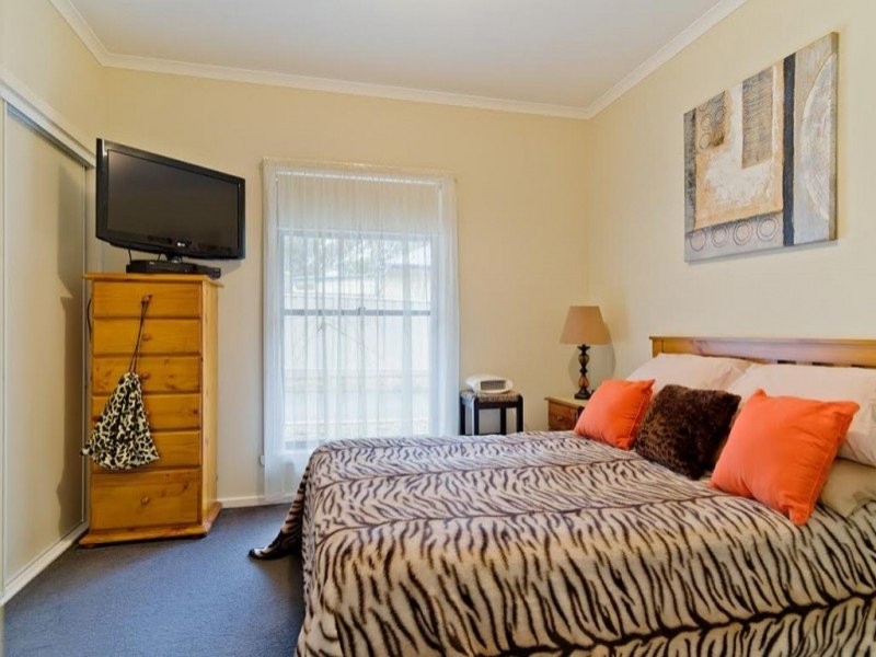 Unit 2/3 Maldon Road, Castlemaine VIC 3450