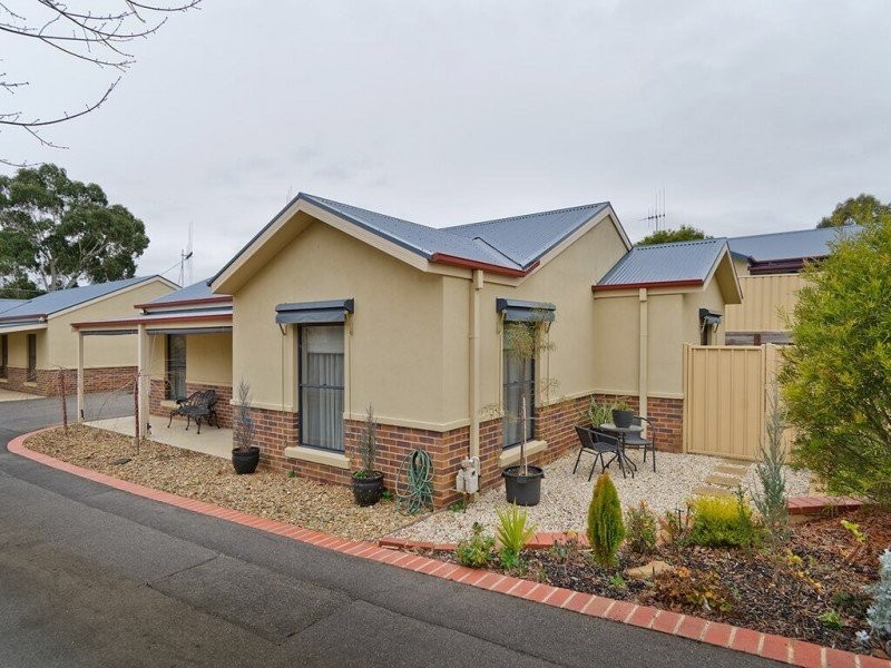 Unit 2/3 Maldon Road, Castlemaine VIC 3450
