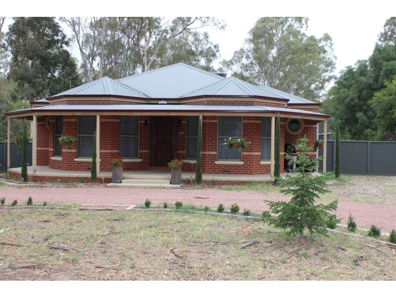 119 Crusoe Road, Kangaroo Flat VIC 3555