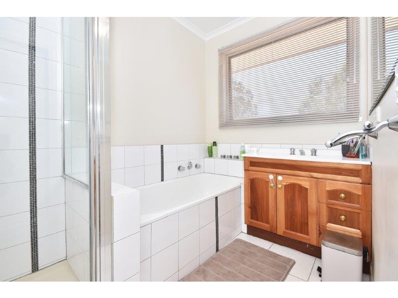 120 Olympic Parade, Kangaroo Flat VIC 3555