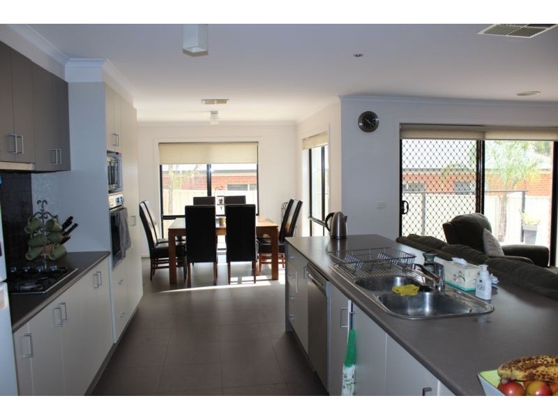 71 Amara Way, Kangaroo Flat VIC 3555