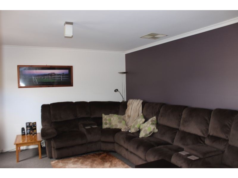 71 Amara Way, Kangaroo Flat VIC 3555