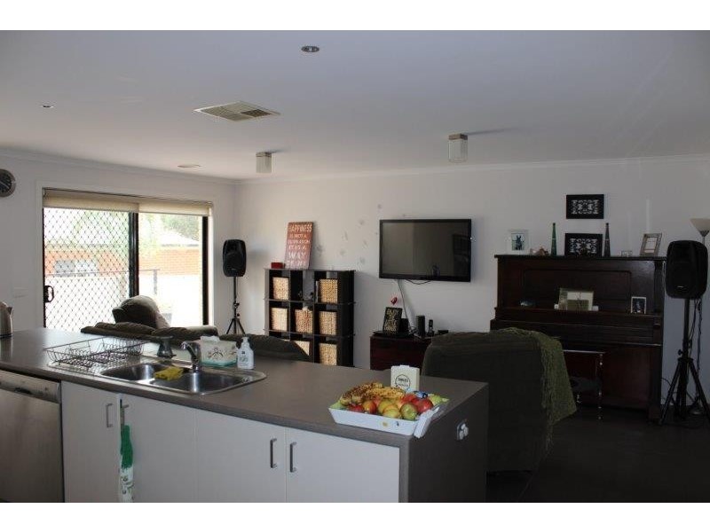 71 Amara Way, Kangaroo Flat VIC 3555