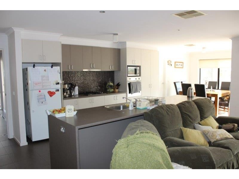 71 Amara Way, Kangaroo Flat VIC 3555