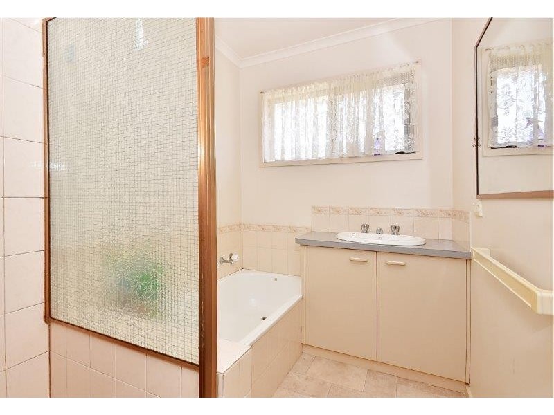 6B Lukin Crescent, Kangaroo Flat VIC 3555