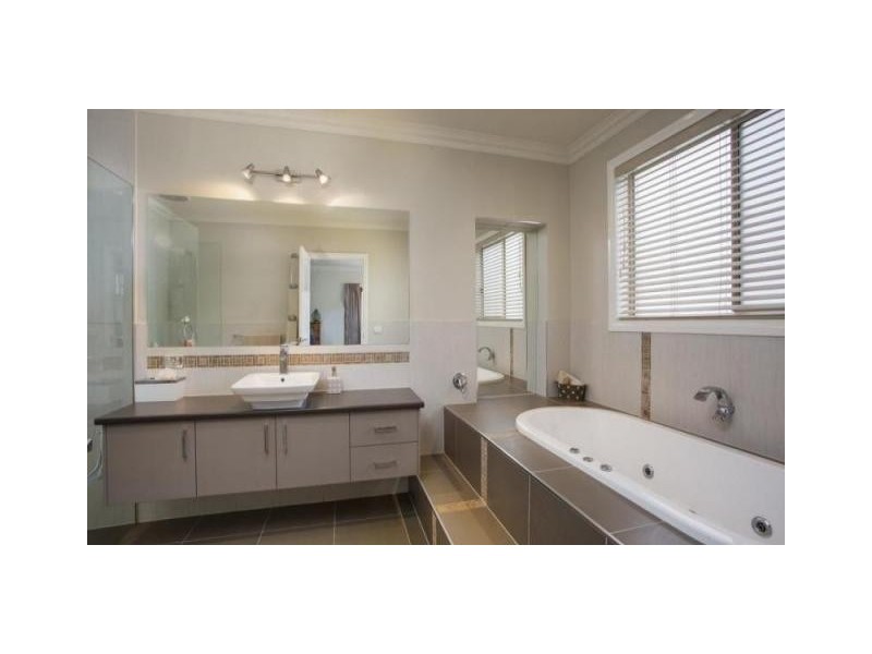 16 Irrabella Place, Kangaroo Flat VIC 3555