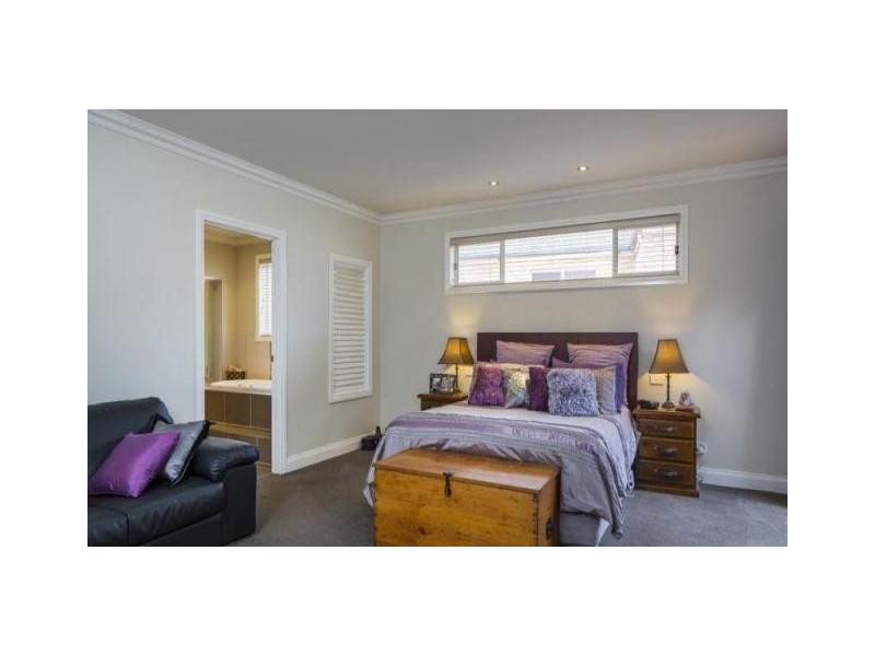 16 Irrabella Place, Kangaroo Flat VIC 3555