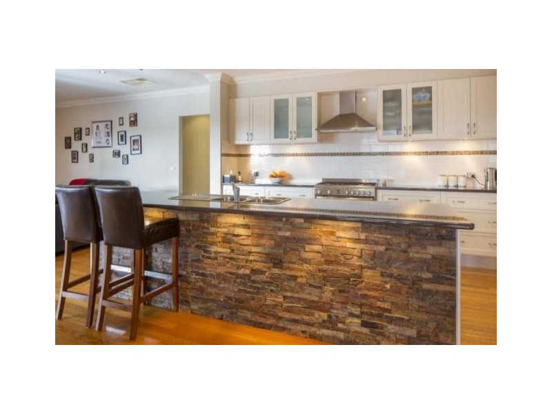 16 Irrabella Place, Kangaroo Flat VIC 3555