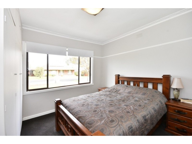 5 Lindsay Street, Kangaroo Flat VIC 3555