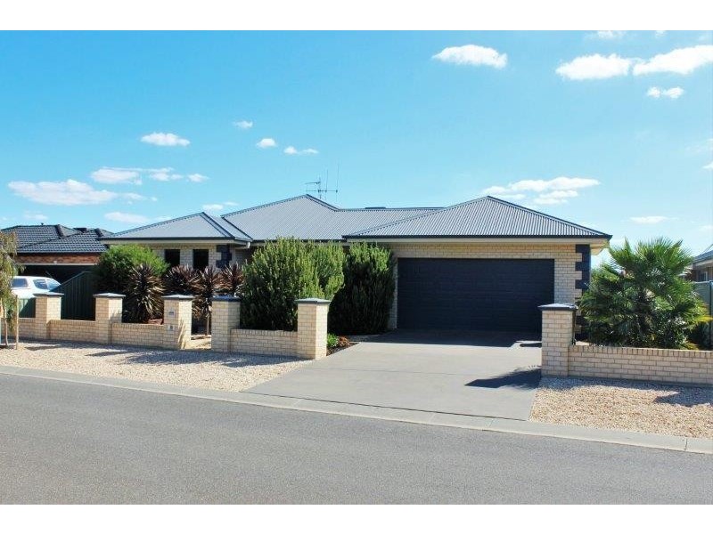 9 Greenfield Drive, Epsom VIC 3551