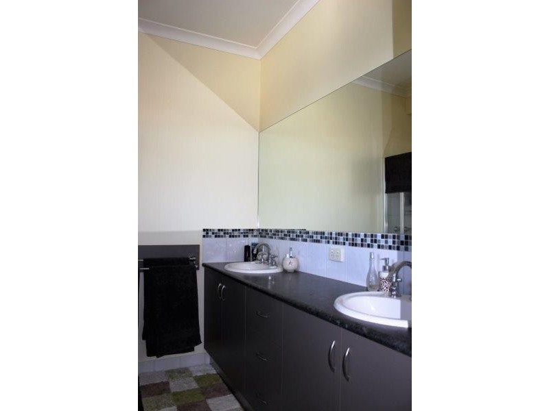 9 Greenfield Drive, Epsom VIC 3551