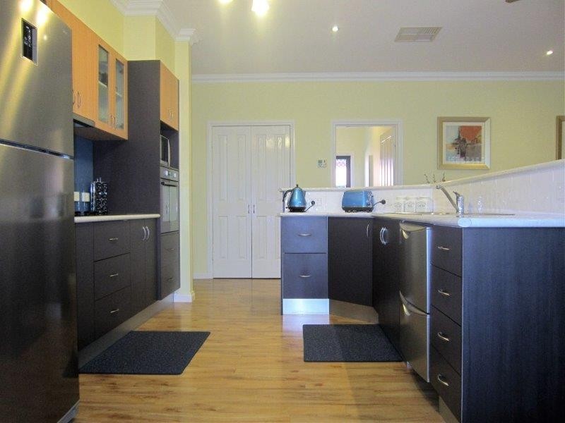 9 Greenfield Drive, Epsom VIC 3551