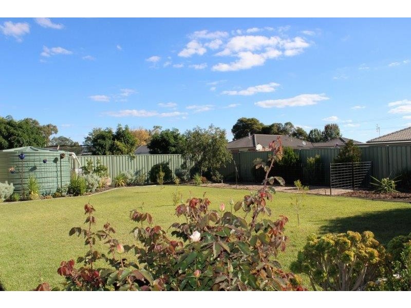 9 Greenfield Drive, Epsom VIC 3551