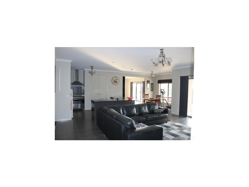 6 Montana Place, Kangaroo Flat VIC 3555