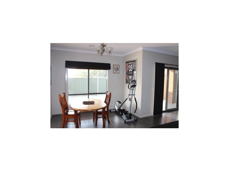 6 Montana Place, Kangaroo Flat VIC 3555