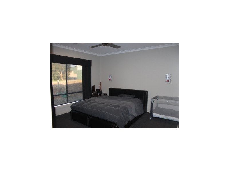 6 Montana Place, Kangaroo Flat VIC 3555