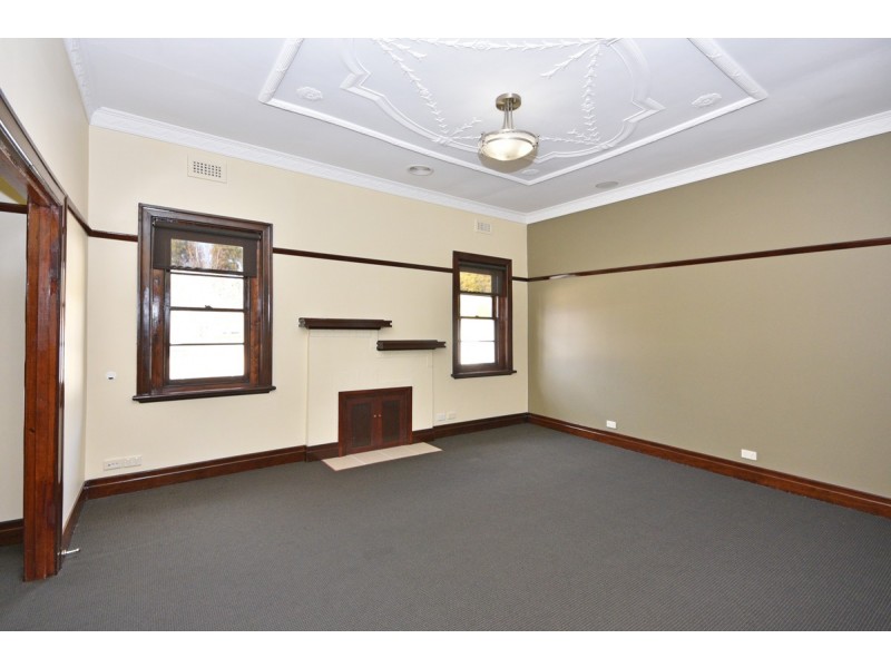 240 High Street, Kangaroo Flat VIC 3555