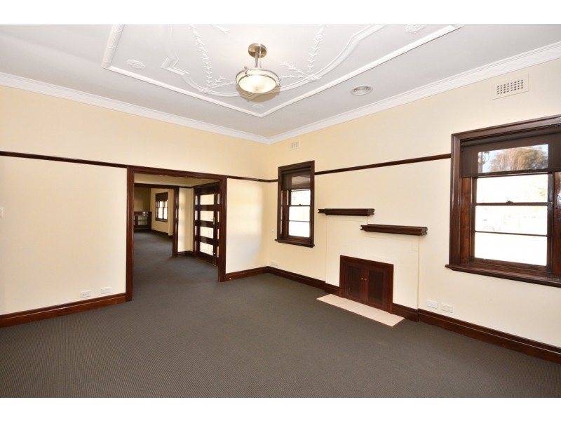 240 High Street, Kangaroo Flat VIC 3555