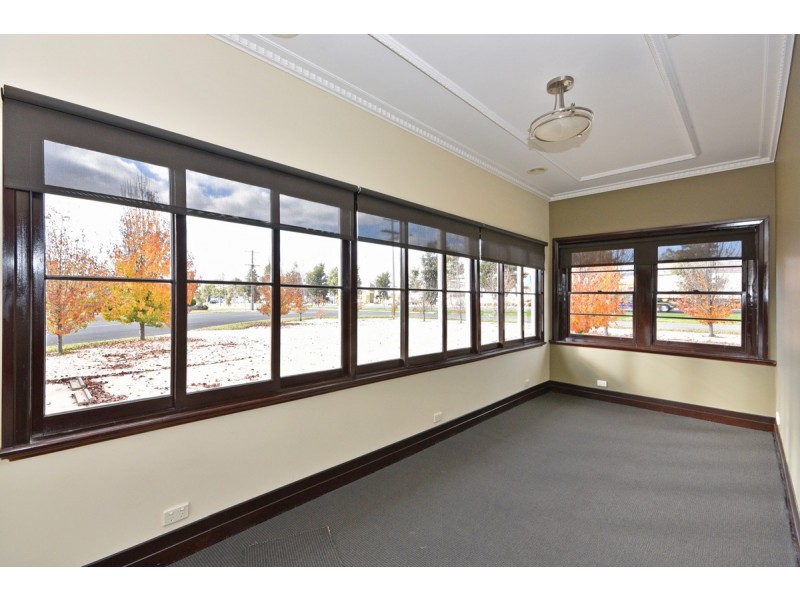 240 High Street, Kangaroo Flat VIC 3555