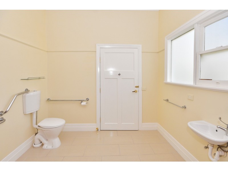 240 High Street, Kangaroo Flat VIC 3555