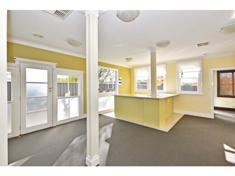 240 High Street, Kangaroo Flat VIC 3555