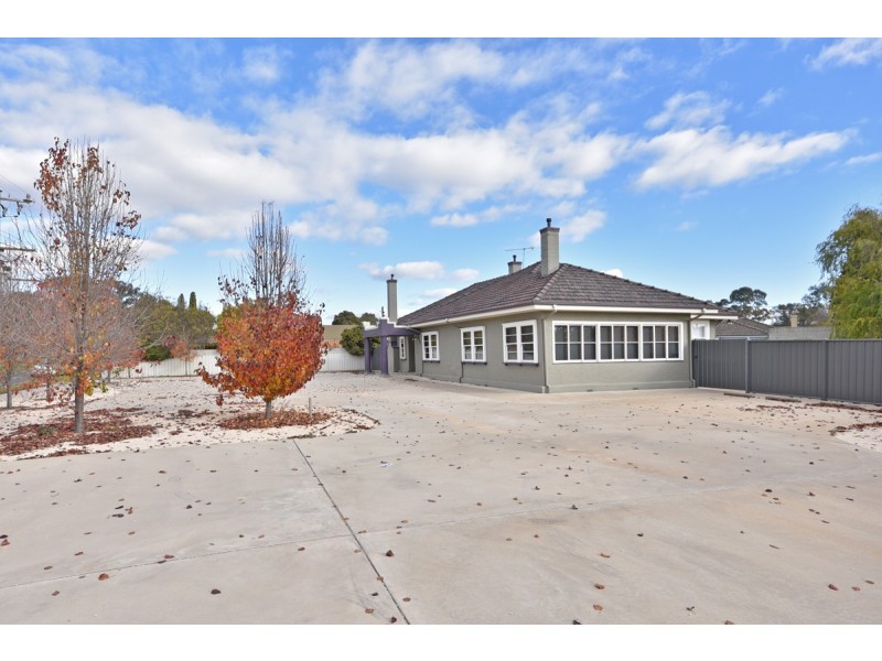 240 High Street, Kangaroo Flat VIC 3555