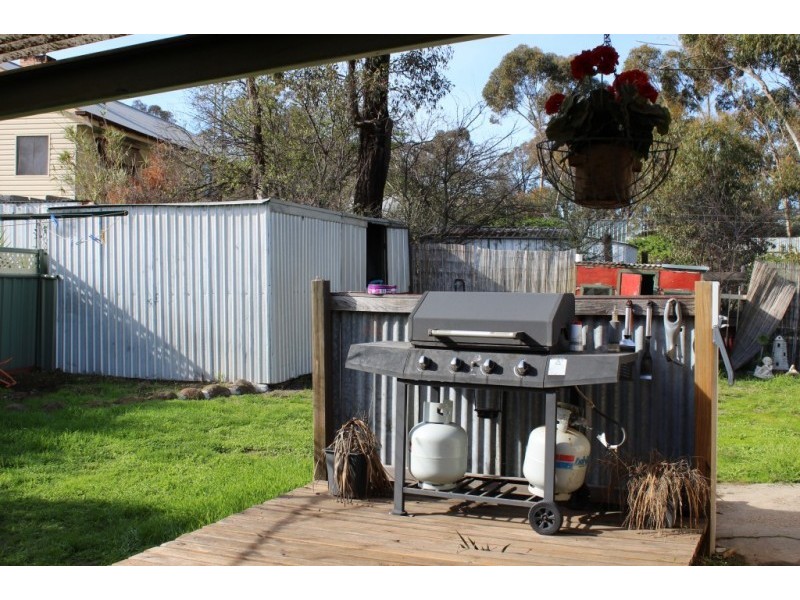 63 Adam Street, Quarry Hill VIC 3550