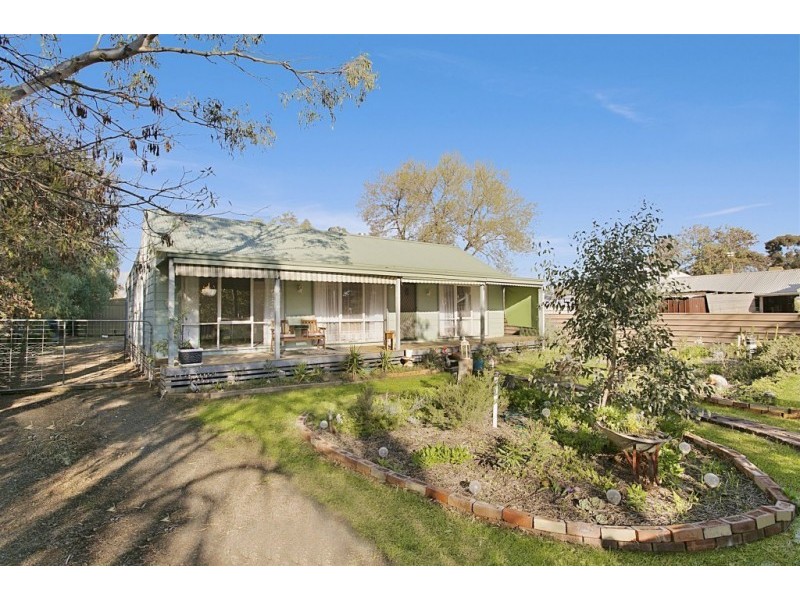 172 Railway Place, Elmore VIC 3558