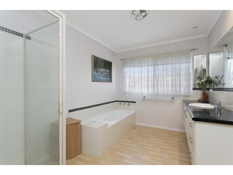 172 Railway Place, Elmore VIC 3558