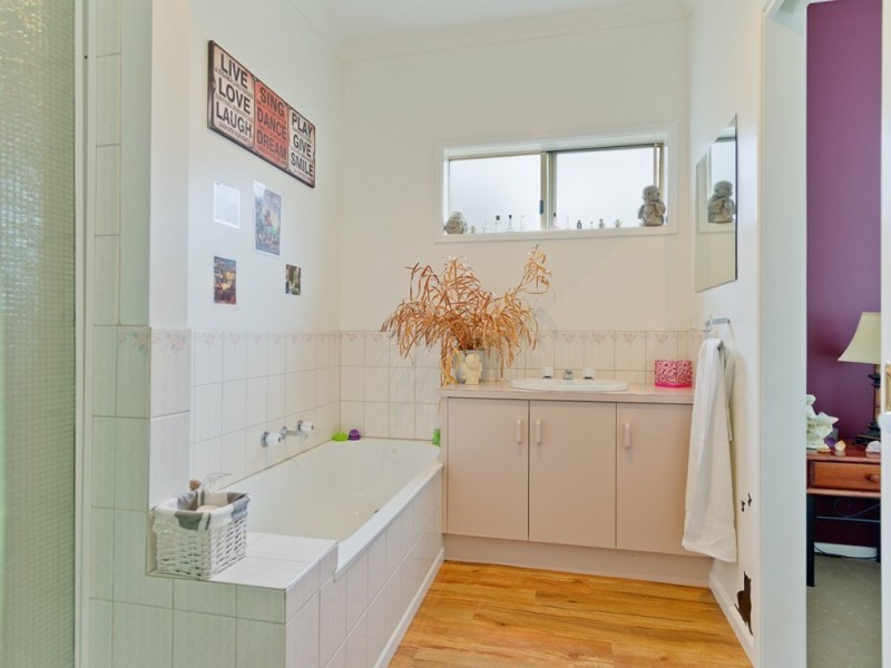 28 Eureka Street, Chewton VIC 3451