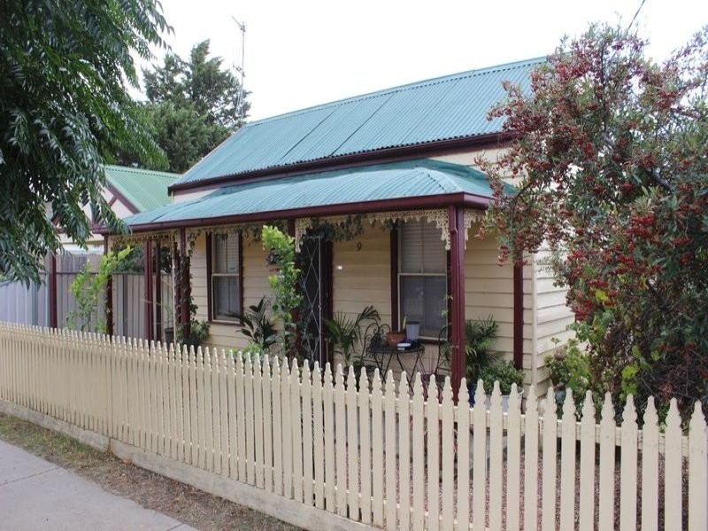 9 Carolyn Street, Flora Hill VIC 3550