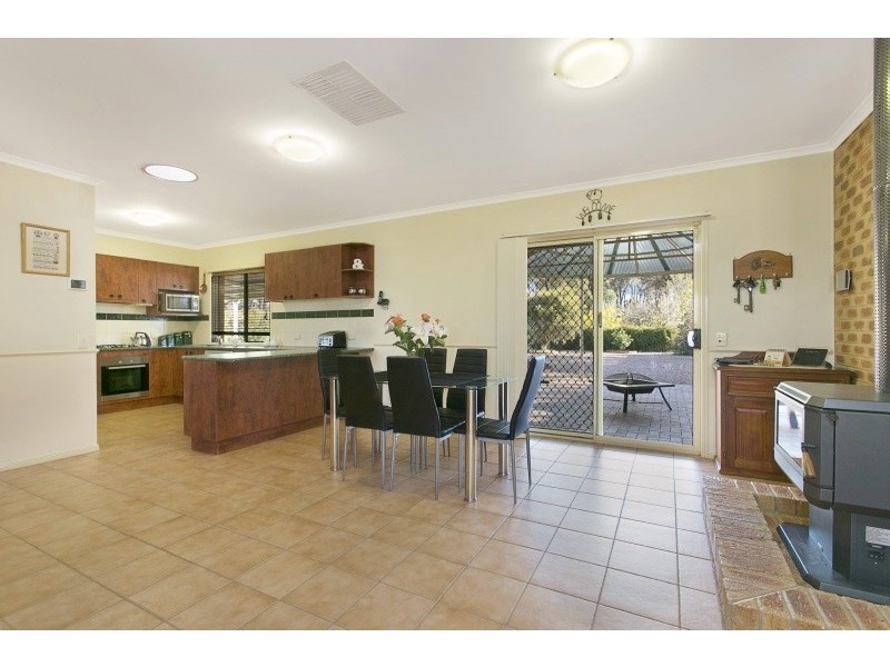 6 Michelle Drive, Maiden Gully VIC 3551