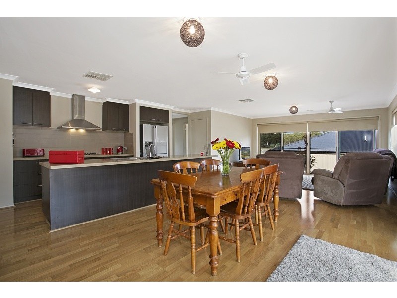 9 Phyllis Crescent, Mckenzie Hill VIC 3451