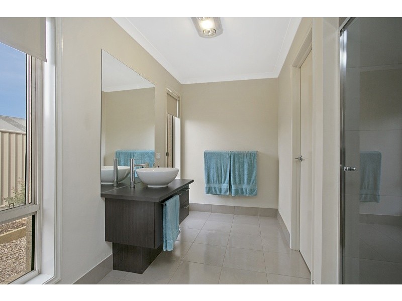 9 Phyllis Crescent, Mckenzie Hill VIC 3451