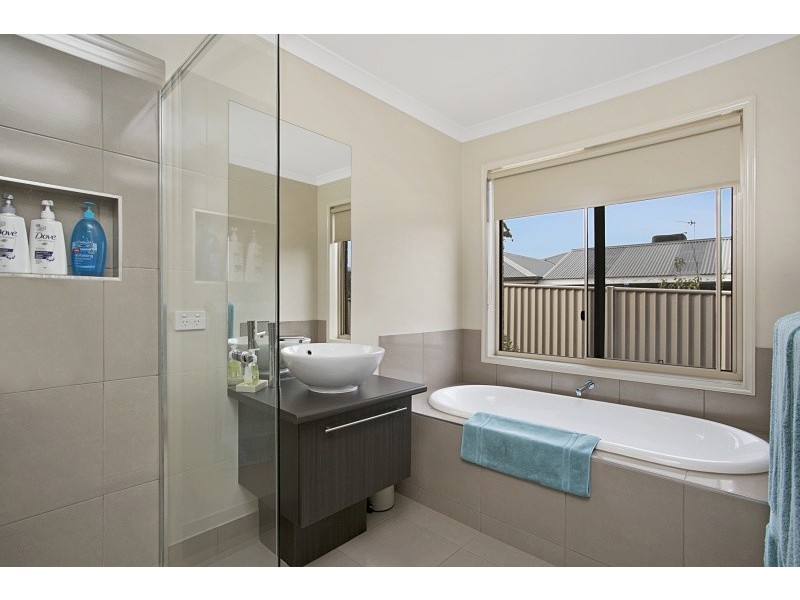 9 Phyllis Crescent, Mckenzie Hill VIC 3451