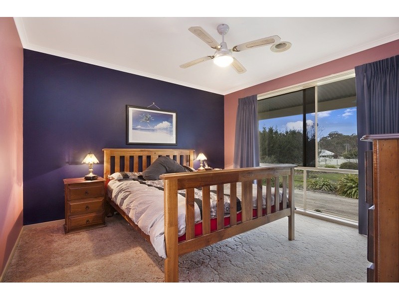 4 Eleanor Drive, Campbells Creek VIC 3451