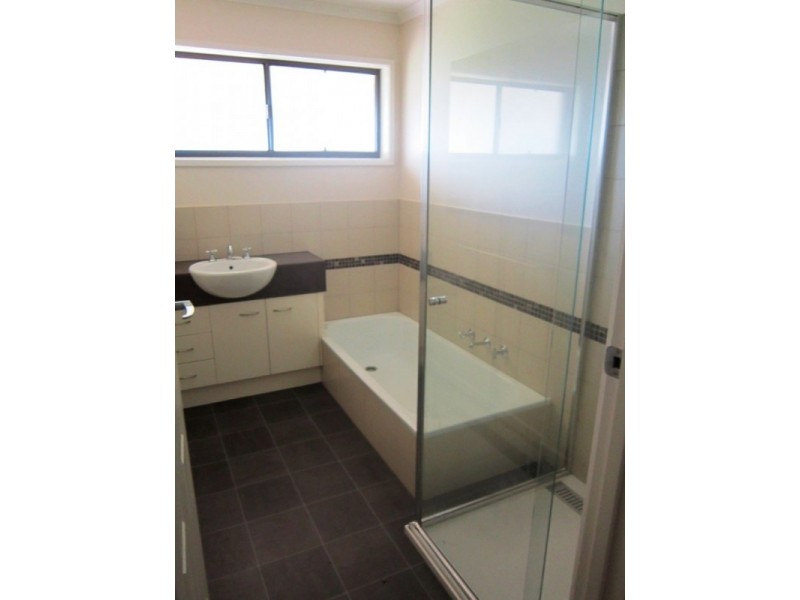33 Helm Street, Kangaroo Flat VIC 3555