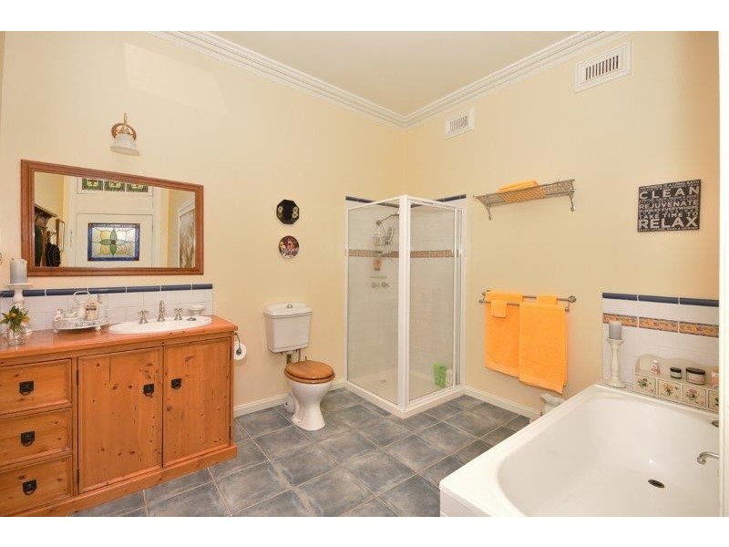 271 Allingham Street, Kangaroo Flat VIC 3555