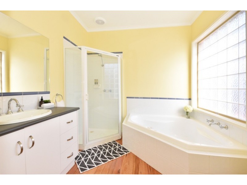 247 Aspinall Street, Kangaroo Flat VIC 3555