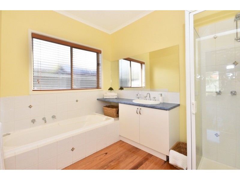 247 Aspinall Street, Kangaroo Flat VIC 3555